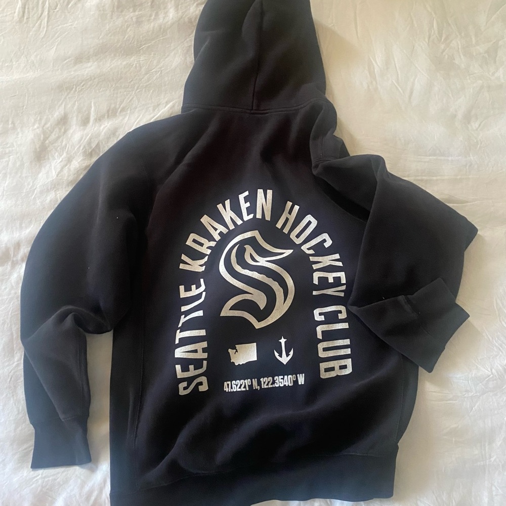 Men’s size medium Seattle Kraken sweatshirt.